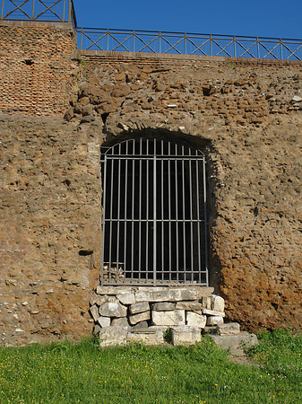 Altes Tor am Forum Romanum - Latium (Rom) (Rom)