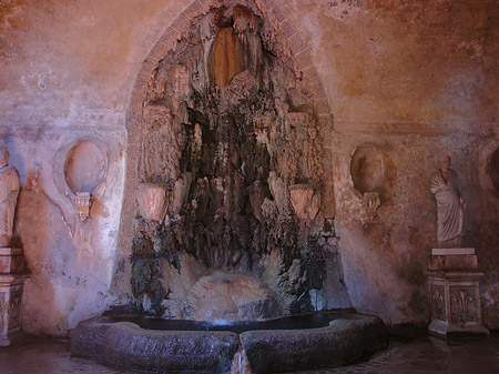 Kalksteinbrunnen am Palatin - Latium (Rom) (Rom)